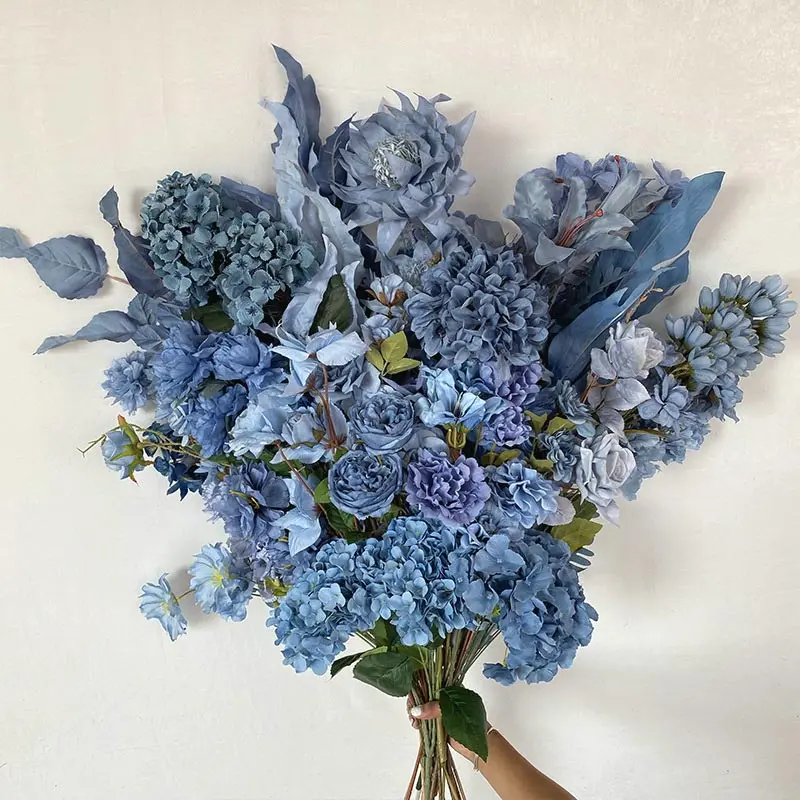 Comment les élégantes fleurs artificielles en soie bleu poussiéreux changent-elles les tendances de la décoration moderne ?